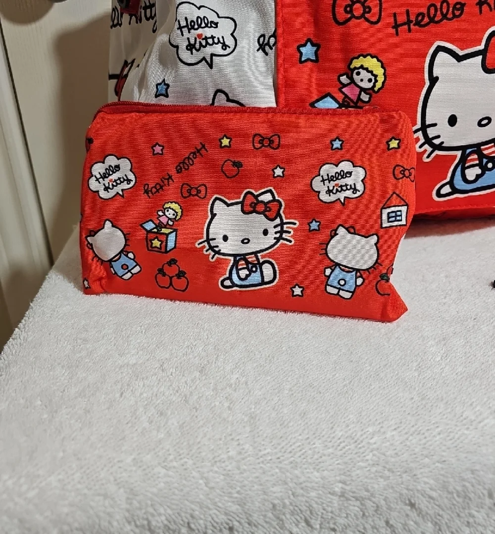 New Sanrio Genuine 2 Pcs Hello Kitty Foldable Duffle Bag and Pouch - Picture 5 of 13